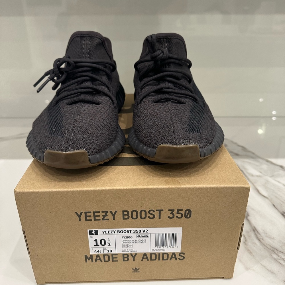 Men’s Yeezy 350 V2 “Cinder” sz 10.5